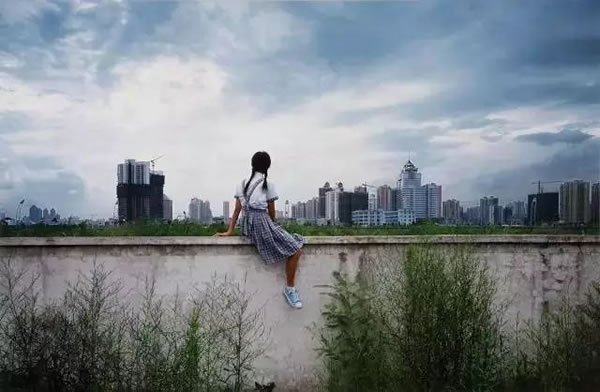 翁奋《骑墙——深圳》（2002）