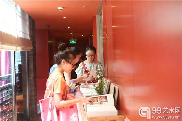 彭长征《芙蓉忆》新书发布会暨《雄起》系列新常态画展现场