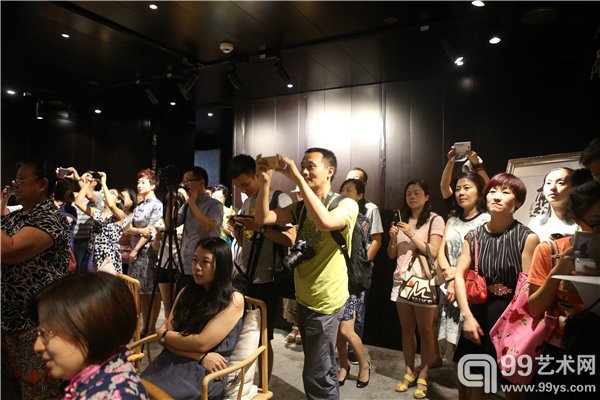 彭长征《芙蓉忆》新书发布会暨《雄起》系列新常态画展现场