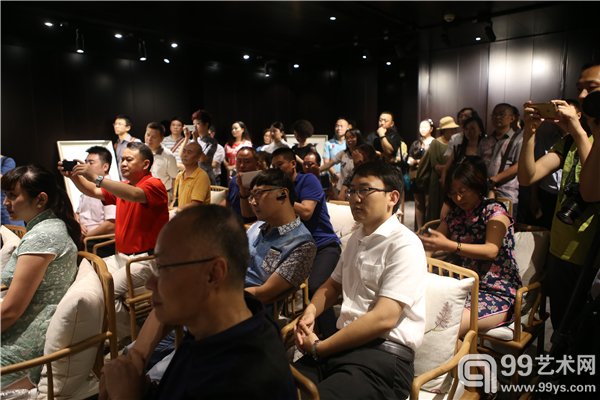 彭长征《芙蓉忆》新书发布会暨《雄起》系列新常态画展现场