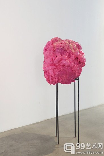 Oliver Haidutschek 雕塑作品《真/假》