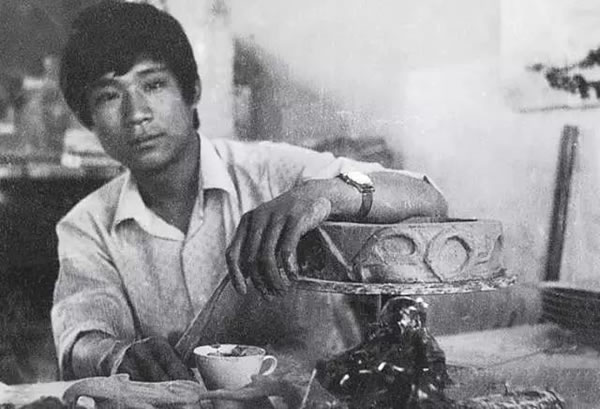 在陶瓷二厂实习期间的方力钧，1983年