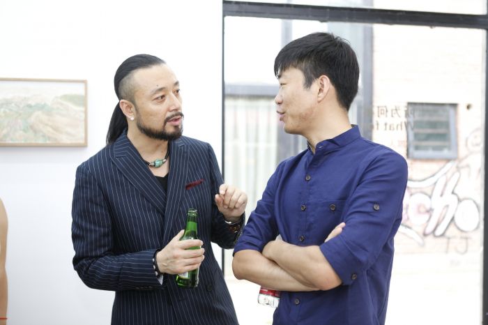 左：出品人何脉 右：策展人：戴卓群