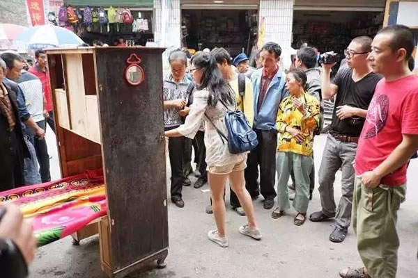 李竹为大家详细解说如何使用此柜