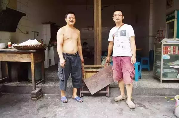 造前的桌子
