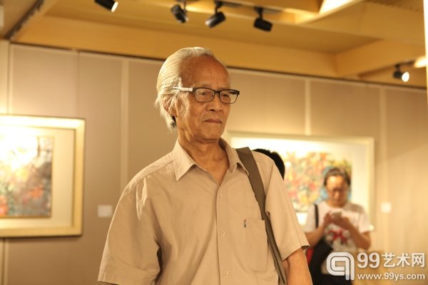 中国国家画院研究员、著名美术理论家赵力忠先生参观展览