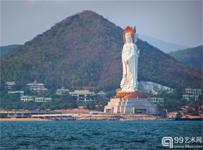 【三亚观音像】位于中国海南岛南端的三亚南山海上观音像高达108米,是中国佛教界的骄傲。