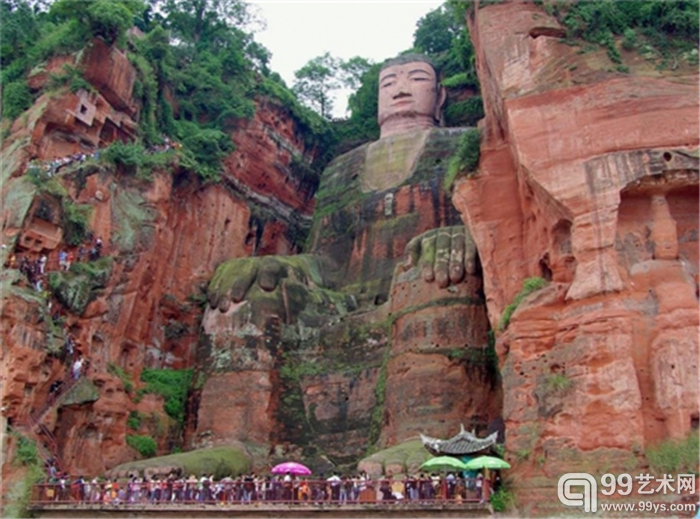 【乐山大佛】乐山大佛,又名凌云大佛,位于四川乐山南岷江东岸。大佛为弥勒佛坐像,全高71米,是中国最大的一尊摩崖石刻造像。乐山大佛开凿于唐代,在没有现代化工具的年代,工匠历时90年才最终完成。