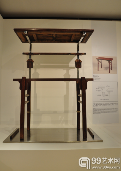 “攻玉山房藏明式家具”展览现场：案几拆解
