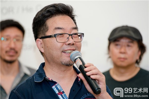 艺术家张志坚