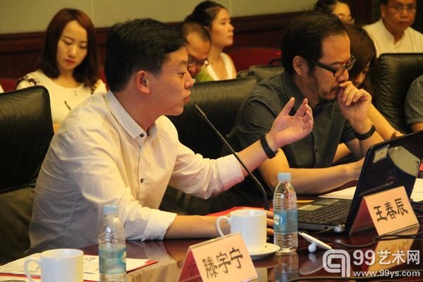 批评家何桂彦在作发言