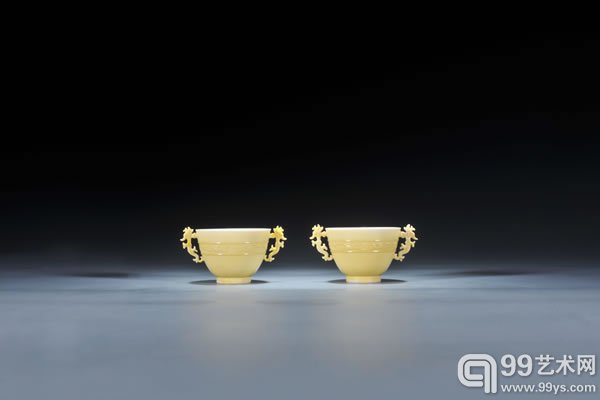 清康熙 黄釉螭龙纹龙耳杯一对 “大清康熙年制”款