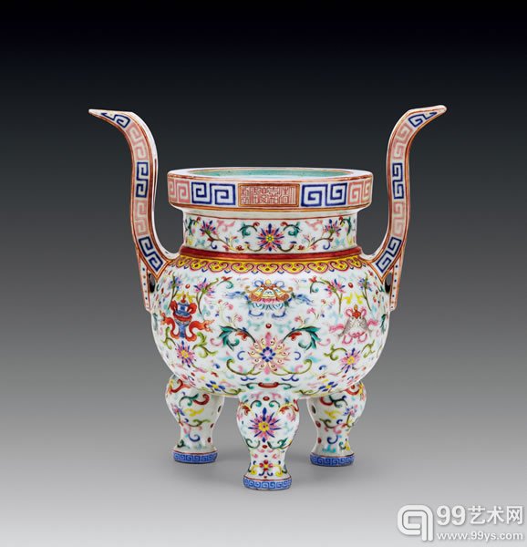 31号清嘉庆粉彩八宝纹香炉