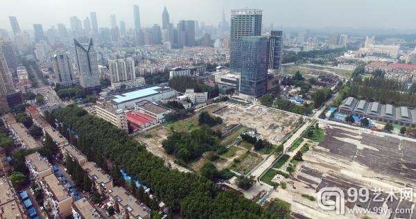 航拍照片显示，金城集团中航科技城项目工地位于部分明皇宫内城遗址上。
