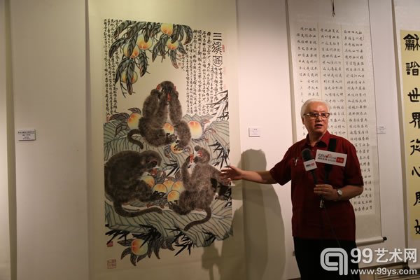 著名书画艺术家李燕为媒体讲解画作