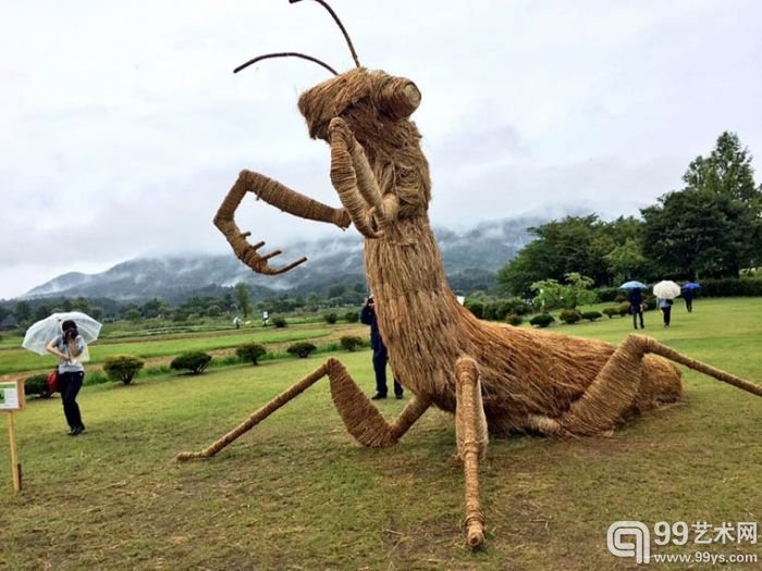 日本秸秆巨型雕塑