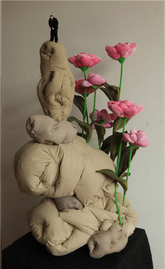  计文于&朱卫兵 花送一路到顶端 56x42x91cm 2013年