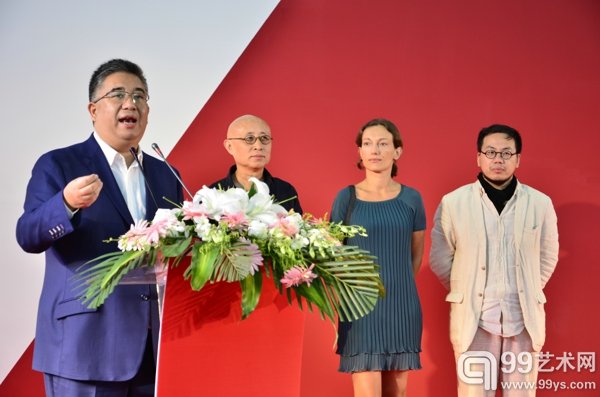 开幕式上策展团队:朱彤、俞可、Eleonora Battiston、夏可君