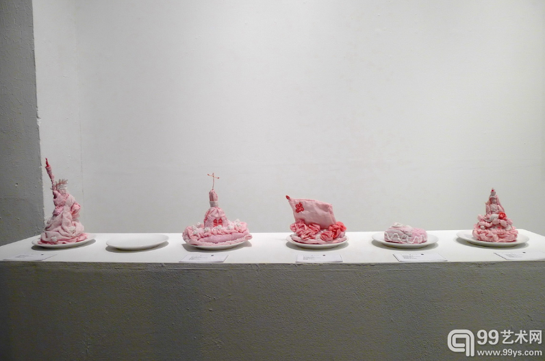 雷燕作品《选择的困惑 1》 布塑 2010年
