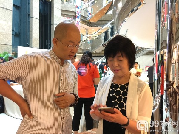 德美艺嘉副总经理李彩云女士在“艺术集市”现场