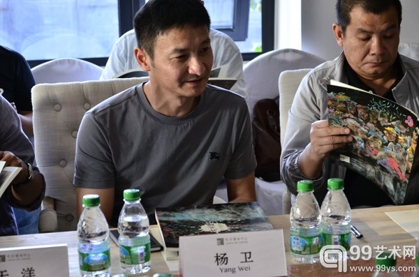 杨卫