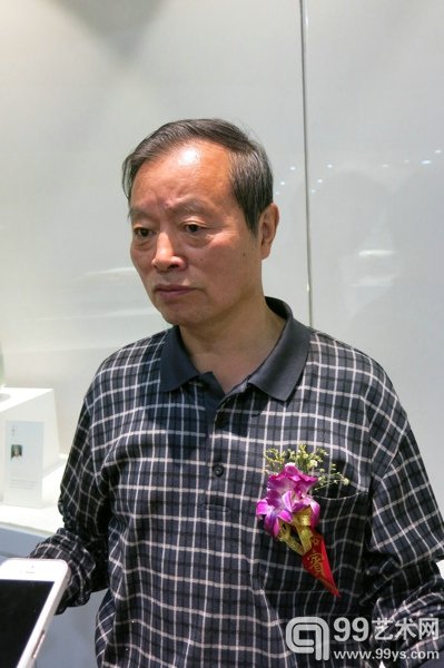 工艺大师余仰贤接受媒体采访
