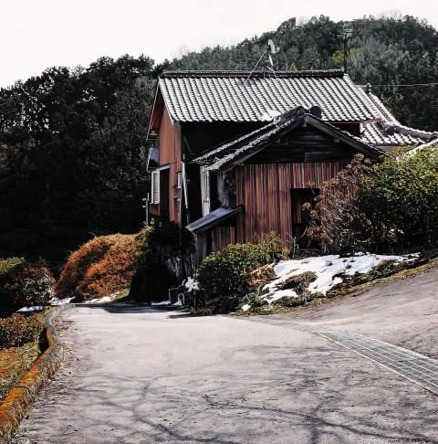 日场拍卖（10 月 5 日）玛丽安．苏非里纳（Mariam Sofrina，1983 年生）《日本大分市》 2015 年作，油彩亚麻布，80 x 80 公分 估价：2 万至 4 万港元／ 2,600 至 5,200 美元 