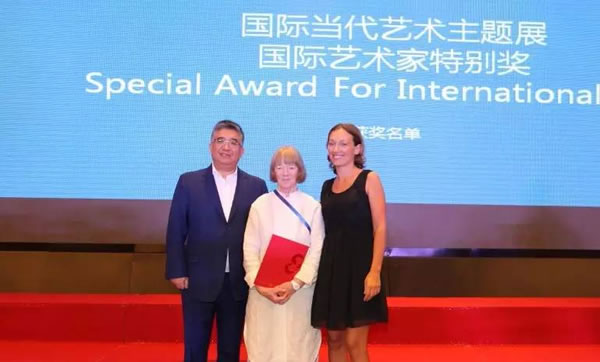 国际艺术家特别奖得主与颁奖嘉宾合影