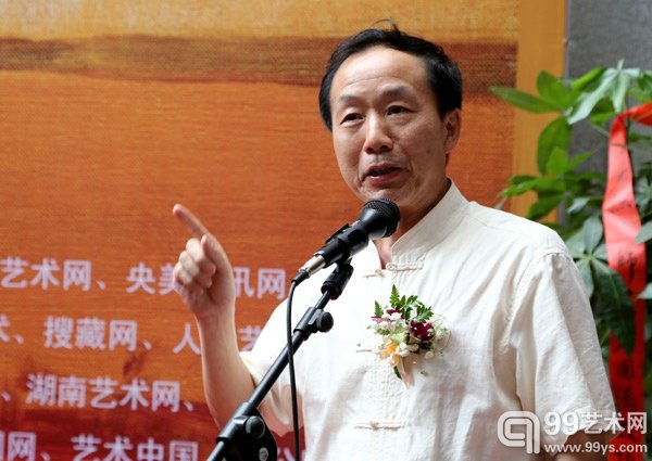 湖南省文联副主席、湖南师大美术学院院长、湖南省美协主席朱训德在开幕式上致辞
