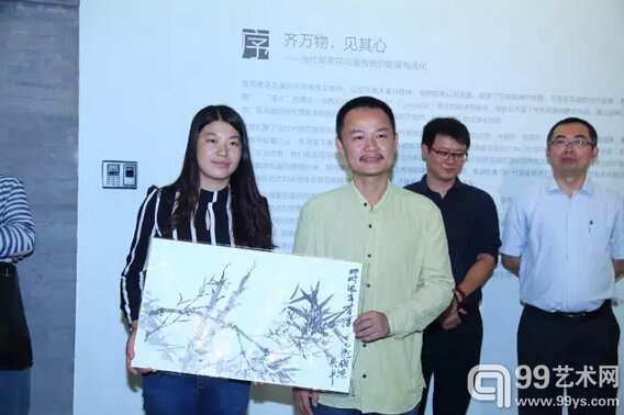 参展艺术家许敦平及幸运嘉宾