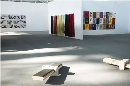 策展人叶兰策划的主题邀请展“他性——行进中的国际当代艺术”展览现场