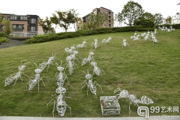 《蚂蚁》 李文,铁线,尺寸:每个约一米左右,2014 (2)