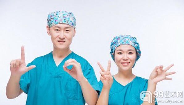 医学院麻醉医生拍超酷炫情侣写真