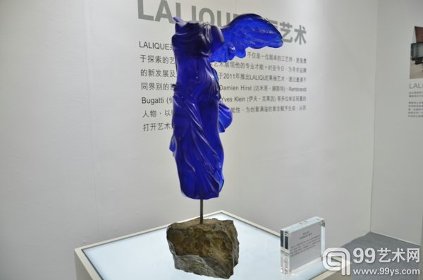 伊夫•克莱因（Yves Klein）特别推出的全球限量83件靛蓝色“胜利女神”雕塑