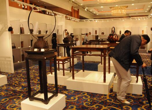 中国嘉德（香港）2015秋拍预展现场-日本竹艺及中国家具