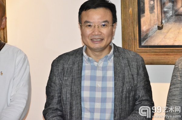 策展人彭锋