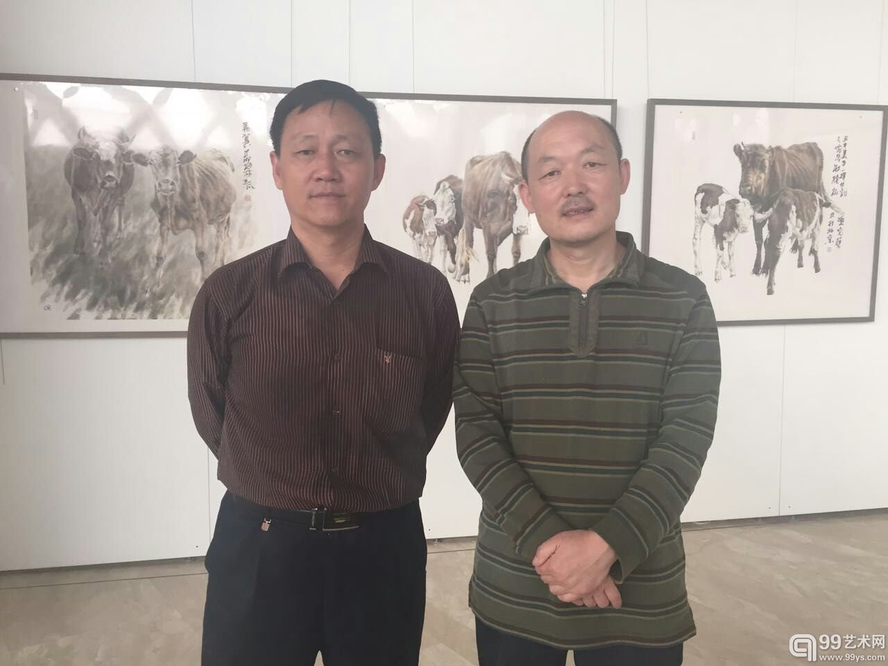 参展艺术家张立奎（左一）郑柏林（左二）