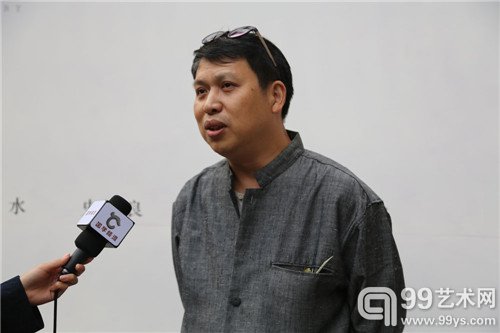参展艺术家汪为新接受采访