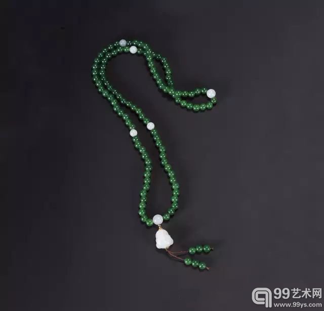 侯晓峰 白玉佛头配碧玉珠链 新疆和田籽玉、俄罗斯碧玉 1.65 × 1.48 × 1.2 cm 45.7 g 无底价