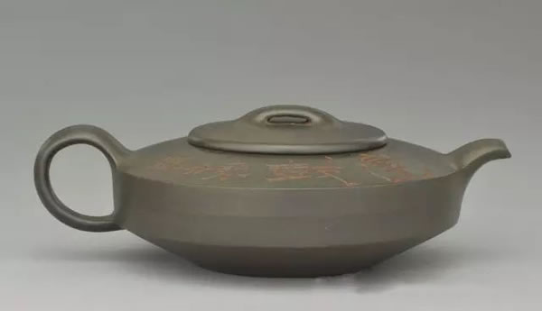 清光绪 王东石制徐三庚铭玉成窑边鼓壶 宽 16.3 cm 附 中国国家博物馆展览证书