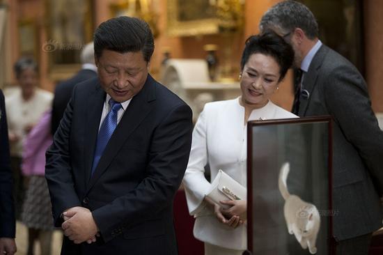 英女王陪习近平参观皇家藏品
