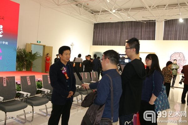 中国美术馆副馆长张子康现场采访