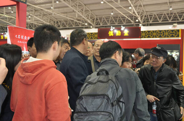 活动现场 刘喜老师被团团围住