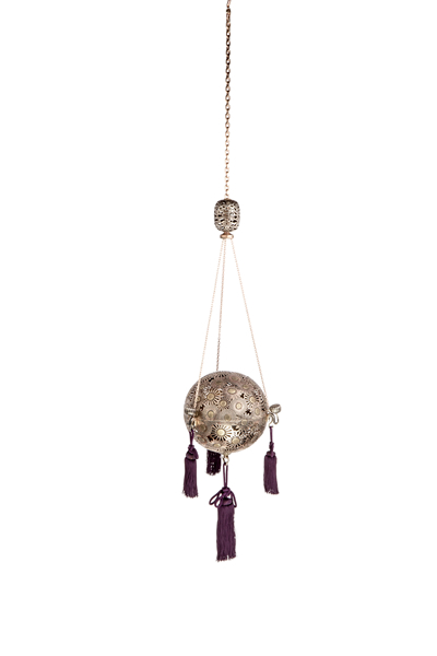 LOT 1058. 村田耕闲作 纯银吊香炉 估价：HK$400,000 – HK$600,000
