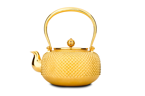 LOT 1020. 纯金 雾霰纹茶壶 (重 750g) 估价：HK$500,000 – HK$800,000
