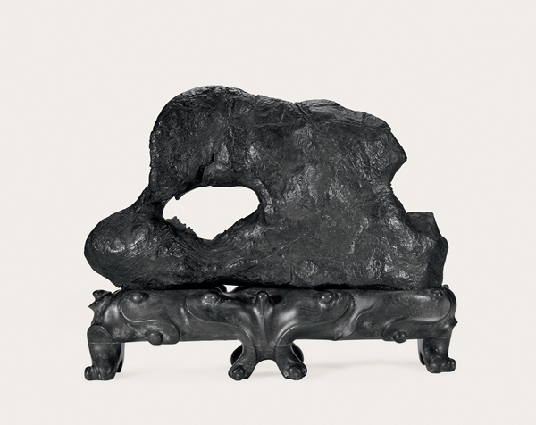 清早期 灵璧大象无形赏石（带原红木座） 高 24 cm RMB: 200,000 - 300,000