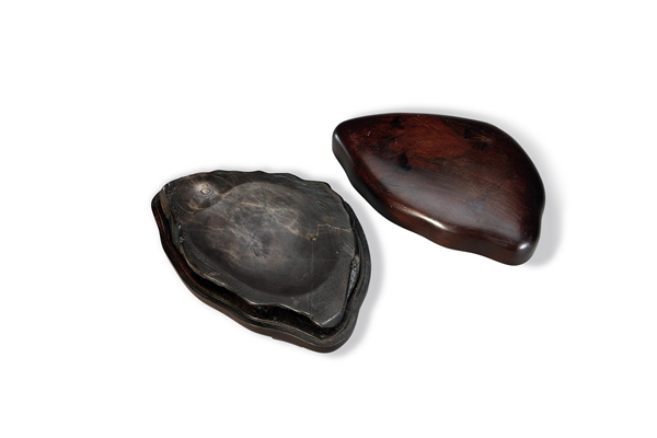 清 大西洞端石鱼纹砚 26×17×4cm RMB: 50,000 - 80,000