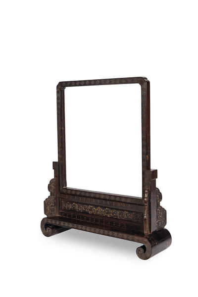 清乾隆 紫檀底墩下卷式插屏 44×12×52cm RMB:100,000-200,000