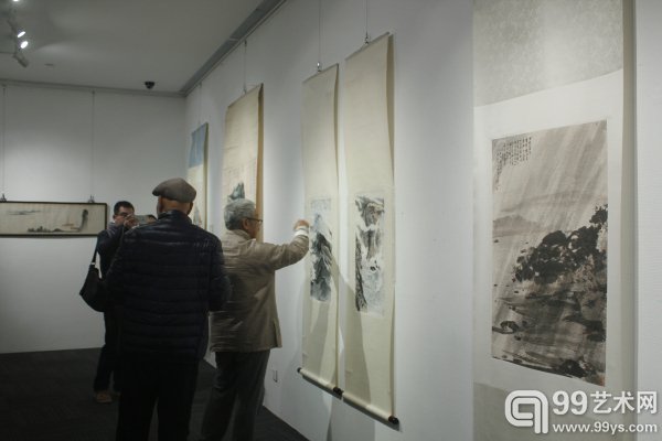 “叶隐闻声——齐白石工笔草虫大展”展览现场