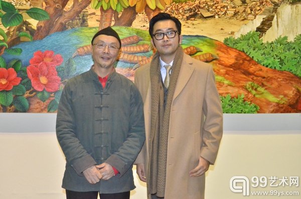 吕胜中（左）与今日美术馆馆长高鹏